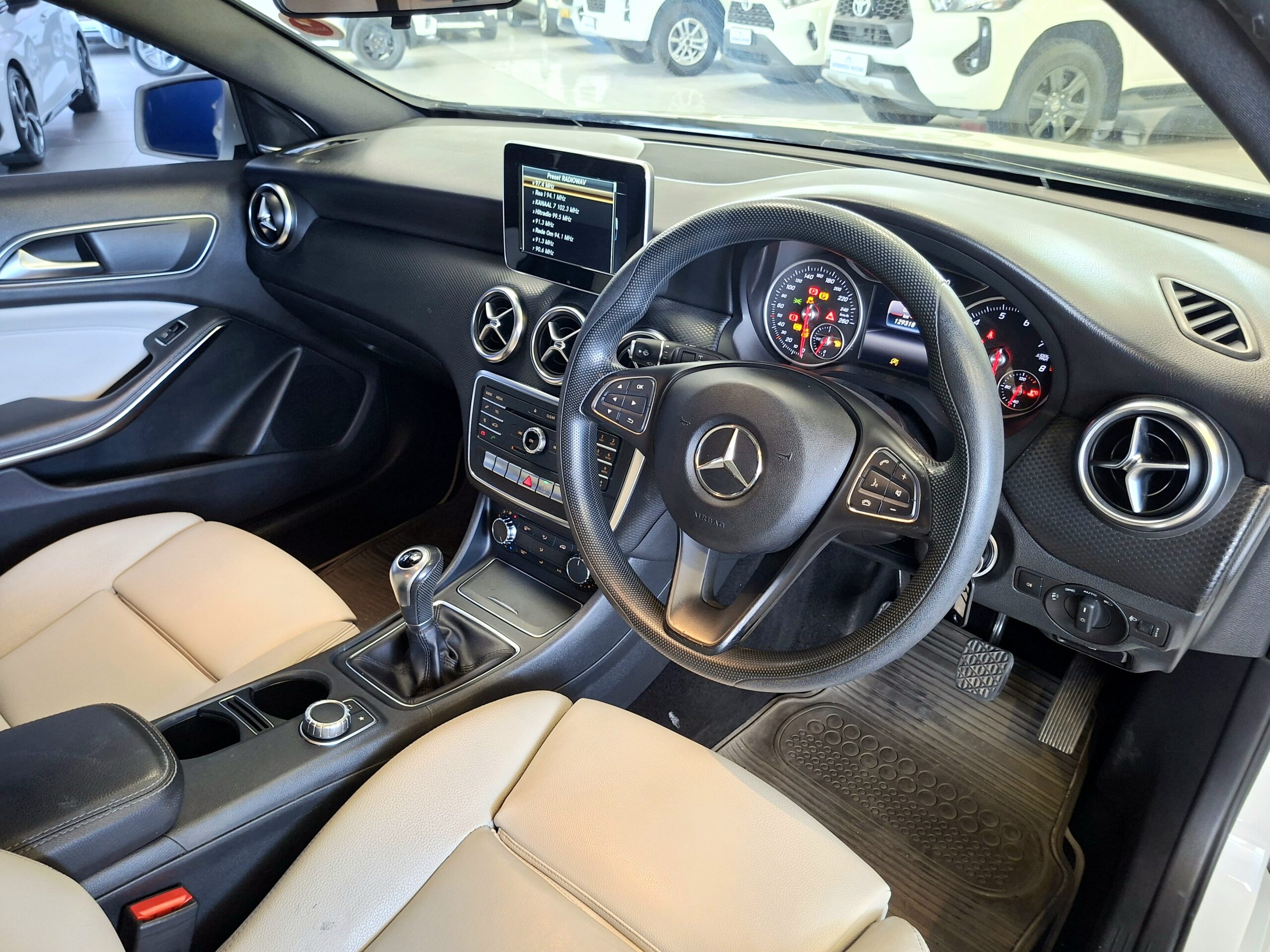 2016 Mercedes-Benz A200 Style Manual
